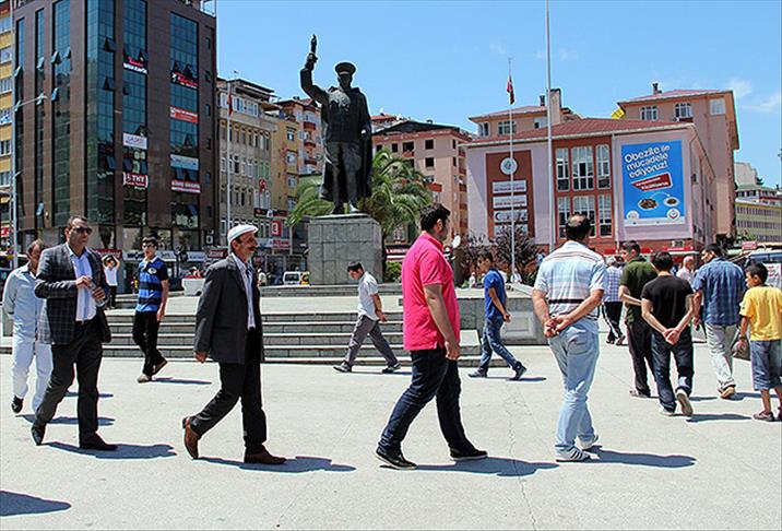 Rizeli "yürüyen" adamlar ''duran" adamlara karşı