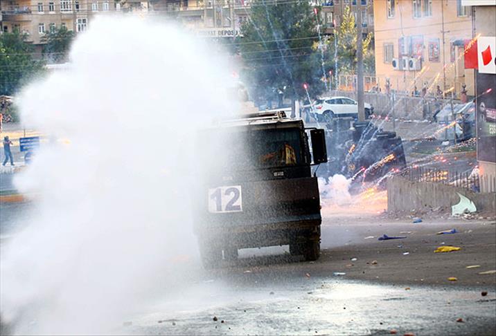 Diyarbakır'daki yürüyüşte 6 kişi yaralandı