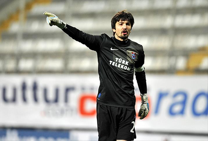 Tolga Zengin Trabzonspor'da kaldı