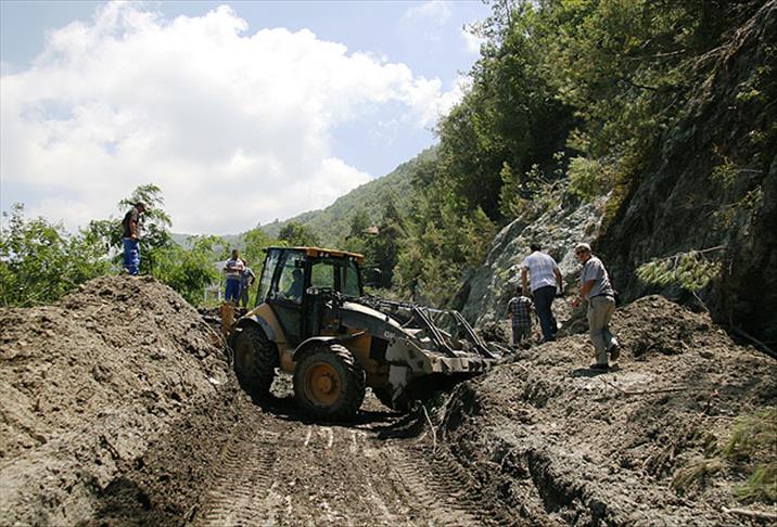 Hatay'da enkaz kaldırma çalışmaları sürüyor