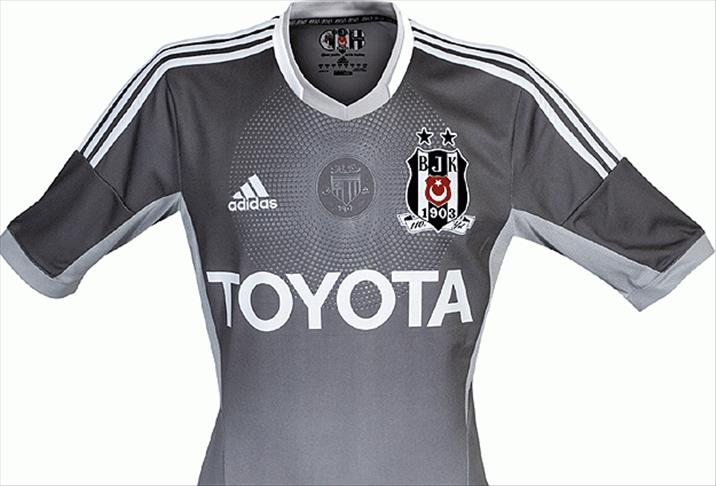Beşiktaş'ta gri formalar satışa sunuldu