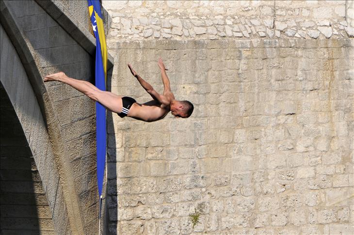 Mostar Köprüsü'nden atlama yarışları yapıldı