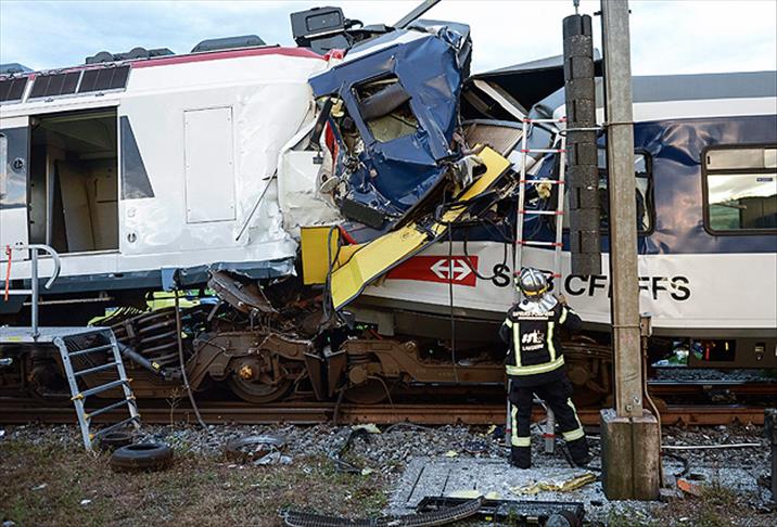 İsviçre'de tren kazası: 35 yaralı