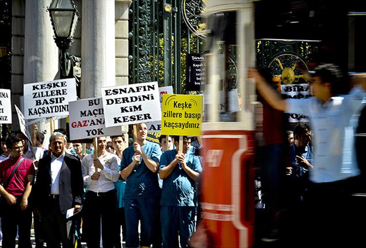Beyoğlu esnafı Gezi Parkı eylemlerini protesto etti