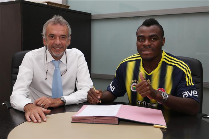 Emenike imzayı attı