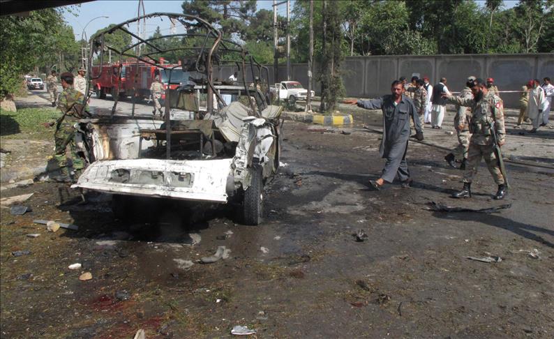 Pakistani army convoy attacked: 1 killed, 15 wounded