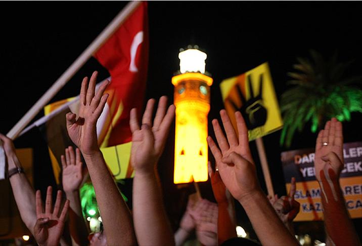 Katliamlara tepkiler gece boyunca sürdü