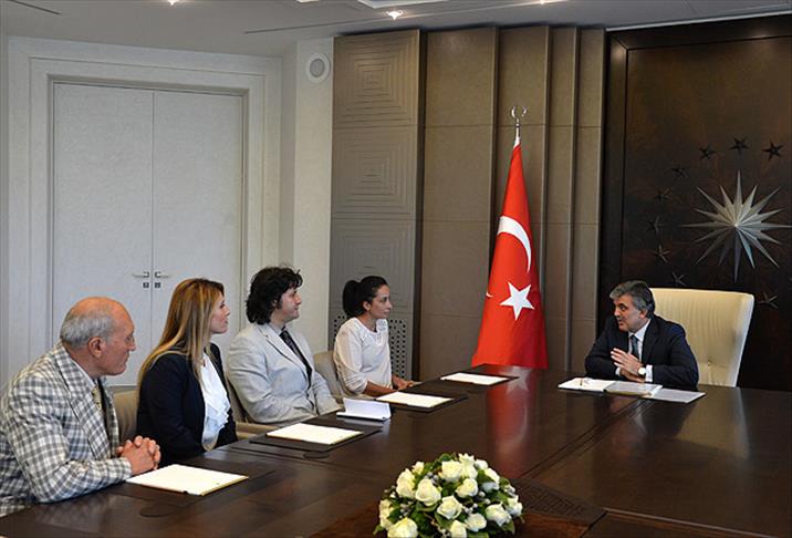 Gül, kaçırılan pilotların ailelerini kabul etti