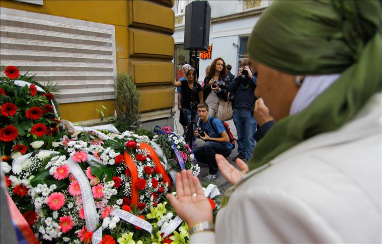 Market massacre commemorated in Sarajevo