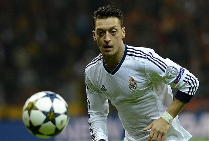 Ozil joins Arsenal on a long-term contract in a Club record deal