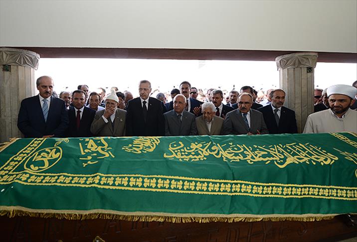 Erdoğan emekli vaiz Çöllüoğlu'nun cenazesine katıldı