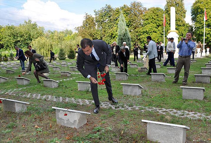 Şehitliklerimiz manevi coğrafyamızın ufuklarını ortaya koyan mekanlardır