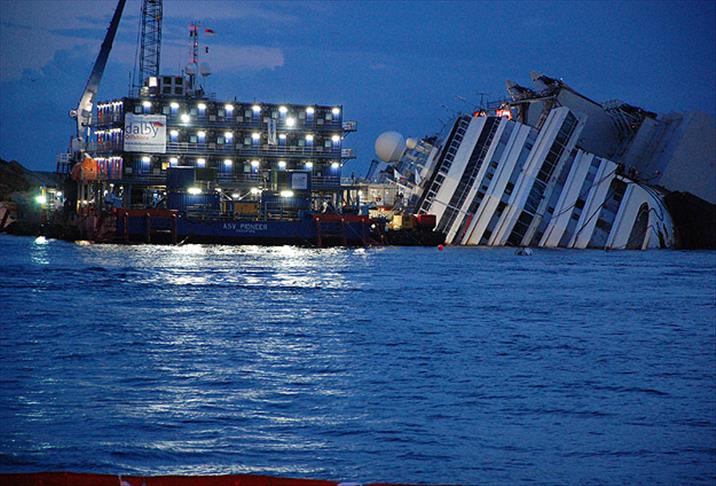 Costa Concordia'nın enkaz kaldırma operasyonu başladı