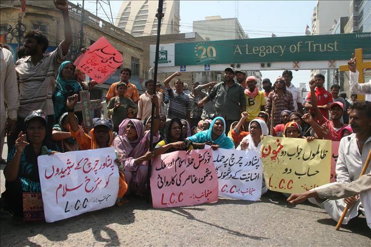 Pakistan mourns church bombing victims, Christians protest