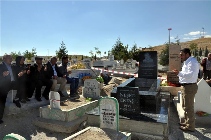 Neşet Ertaş mezarı başında anıldı