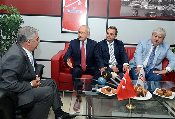 Barbaros Şansal moda işine baksın