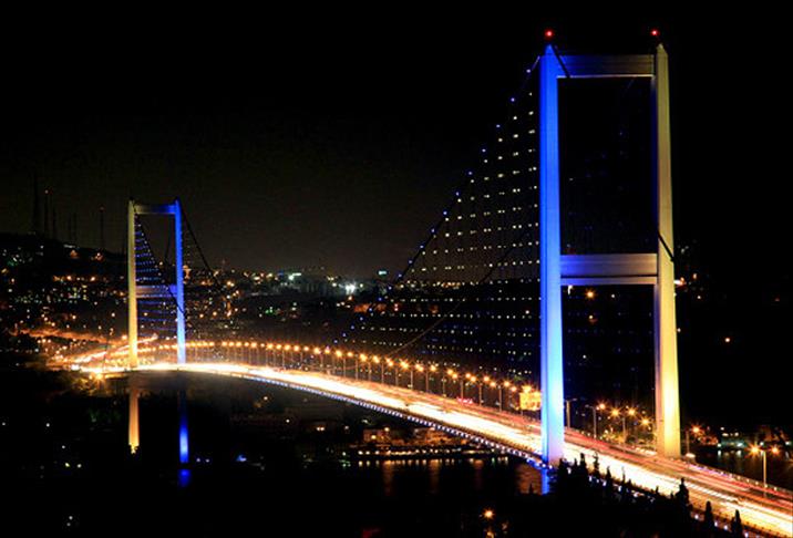 Boğaziçi Köprüsü'ne "Marmaray" ışıklandırması