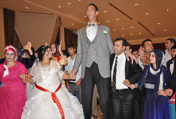 Dünyanın en uzun adamı Sultan Kösen evlendi