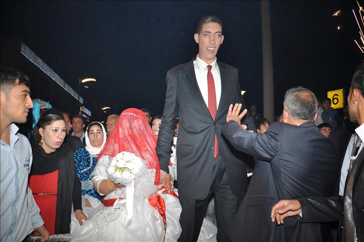 The tallest man marries in Turkey