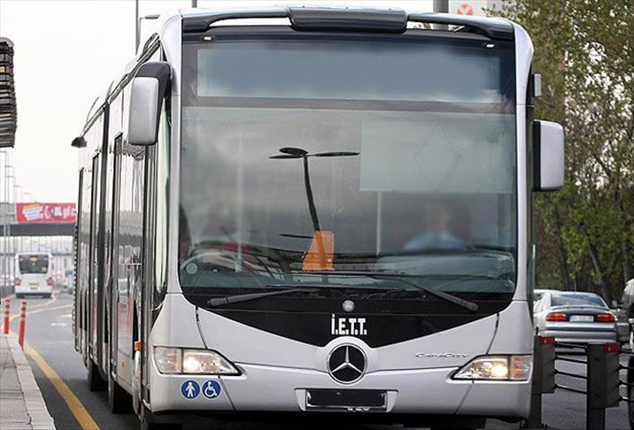 İETT otobüsü ile kamyon çarpıştı