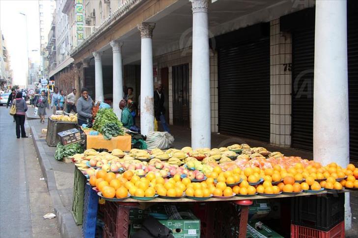Johannesburg declares war on street hawkers