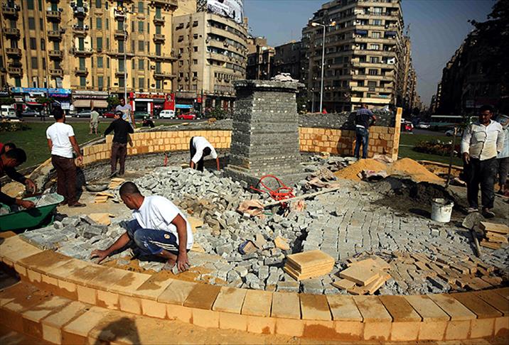 Tahrir Meydanı'na "devrim şehitleri" anıtı yapılıyor