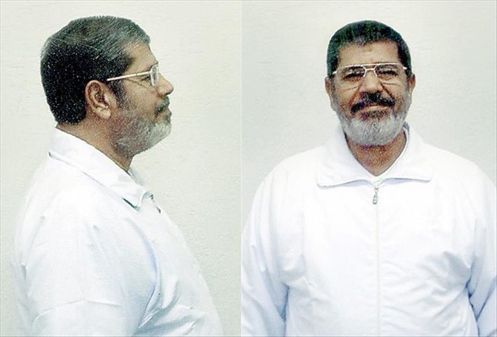 Morsi photo in prison garb prompts online solidarity drive