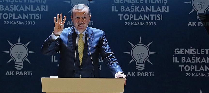 Rabia işareti yaptıkları için kızları içeri atan darbeci yönetimin karşısındayım