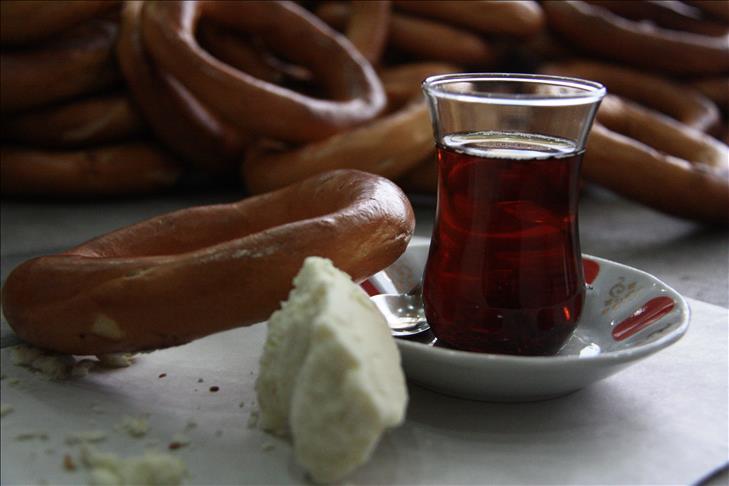 Increasing cost of "simit" upsets Turks