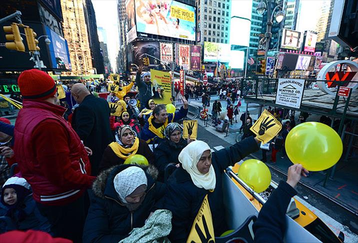 New York sokaklarında "Rabia" selamı