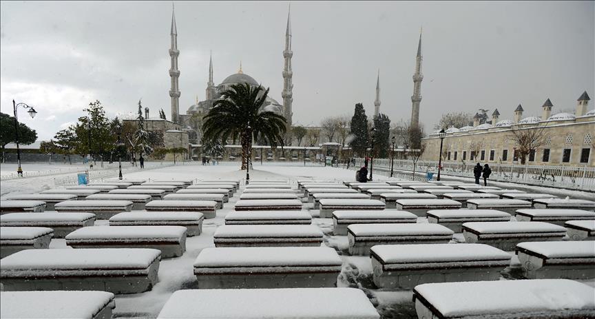 Heavy snow continues to paralyze Turkey