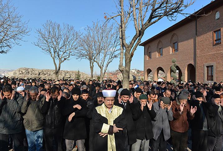 Abdülkadir Molla için gıyabi cenaze namazı kıldılar