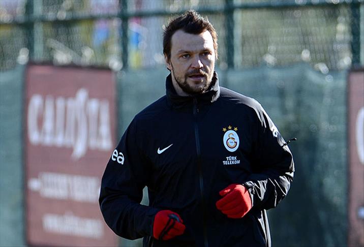 Ujfalusi Galatasaray'a dönüyor