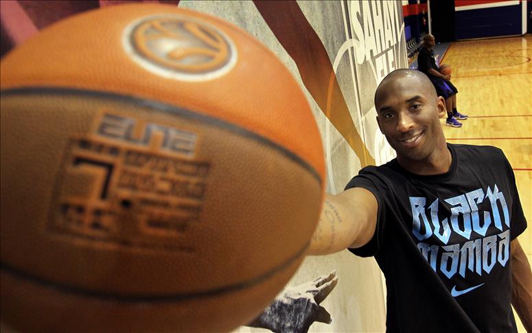 Kobe Bryant injured again, out for six weeks
