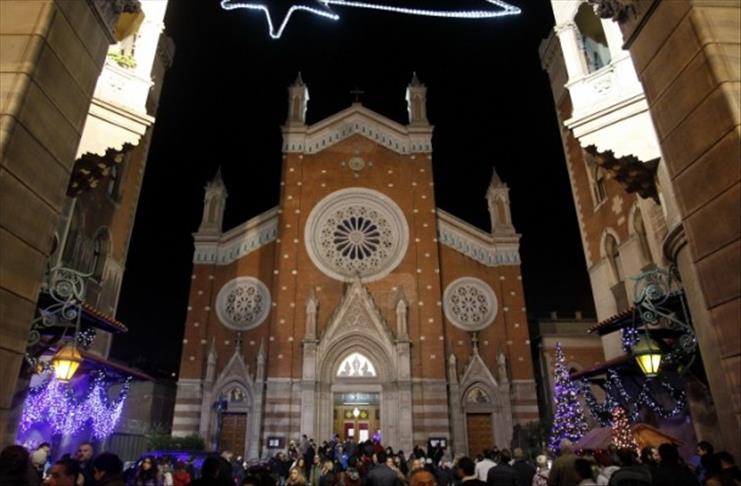 Istanbulian Christians preparing for Christmas