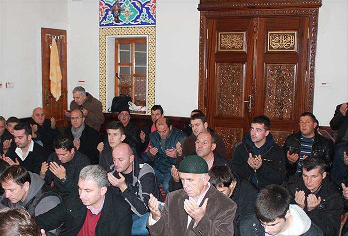 Karadağ'daki camilerde Başbakan Erdoğan için dua