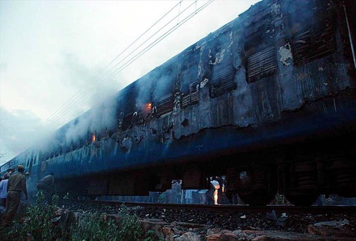 Train fire kills 26 in India