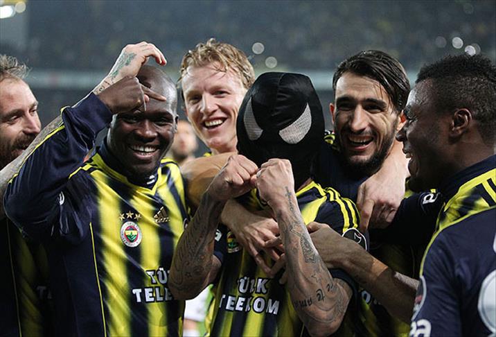 Fenerbahçe ilk yarıyı "farklı" bitirdi