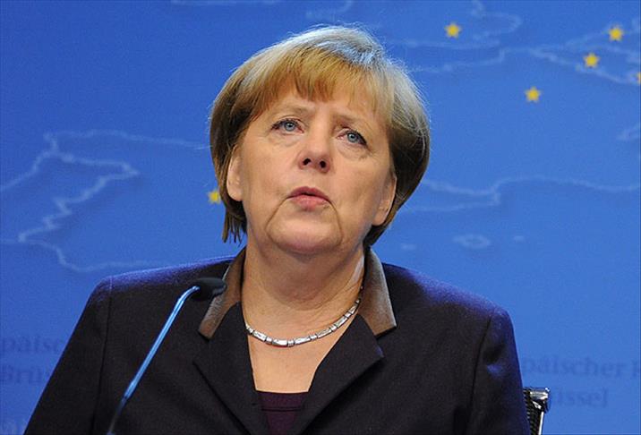 Merkel düştü