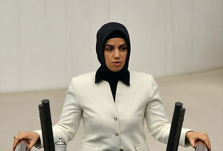 İlk kez başörtülü milletvekili Komisyon Başkanı oldu