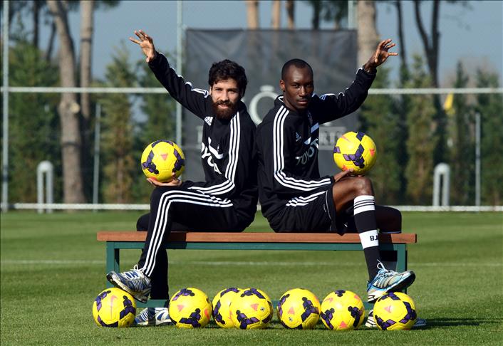 Beşiktaşlı futbolcular basın karşısına çıktı