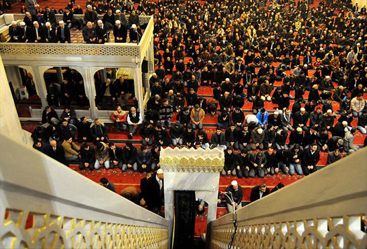 Camiler doldu taştı