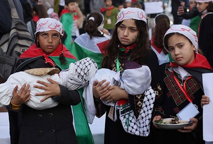 فلسطينيون بغزة يتضامنون مع مخيم اليرموك