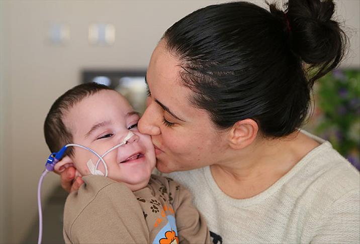 Mucize bebeği anne sevgisi yaşatıyor