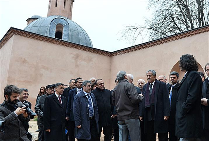 Arınç Atik Valide Sultan Külliyesi'ni gezdi