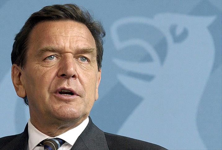 Schröder'in de dinlendiği iddia edildi