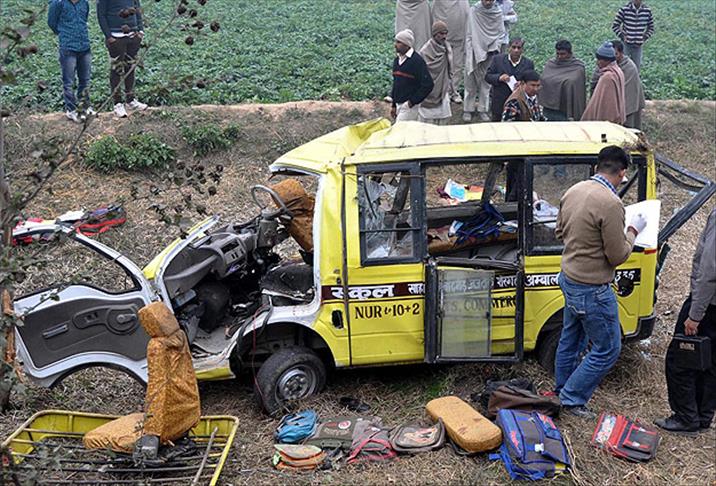 Hindistan'da trafik kazası: 19 ölü