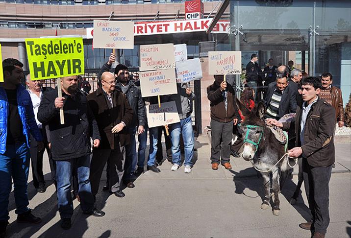 CHP önünde aday protestosu