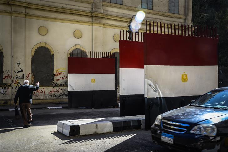 Cairo's Tahrir Square 'border crossing' draws criticism, sarcasm