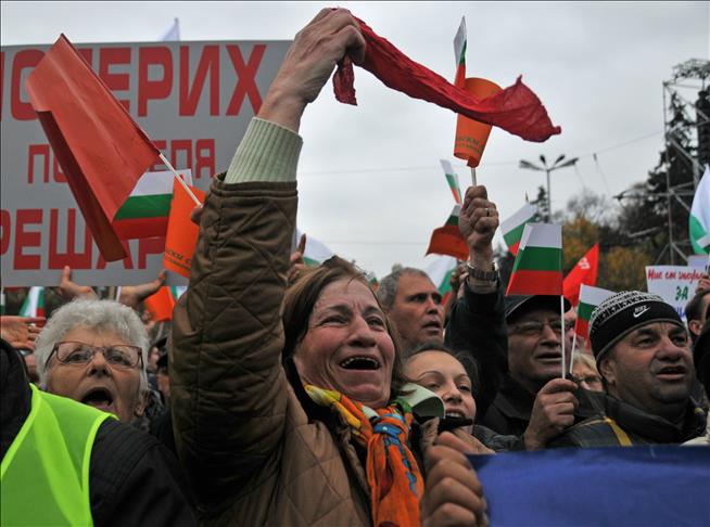 Bulgarians protest return of historic mosque to Muslim community